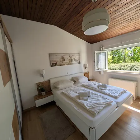 Eifelurlaub - Am Stausee Bitburg Ferienhaus *